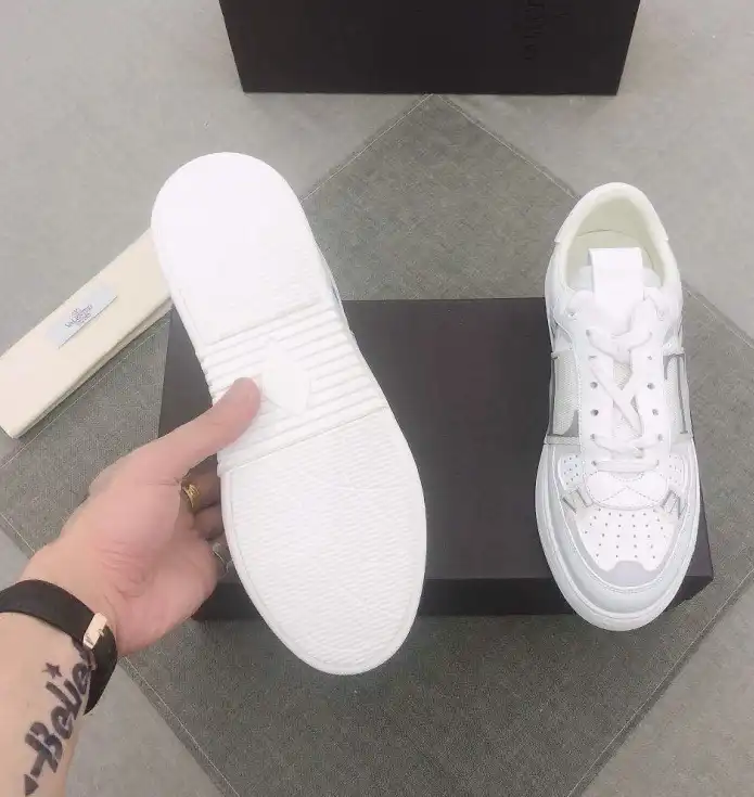 hype Valentino Sneakers