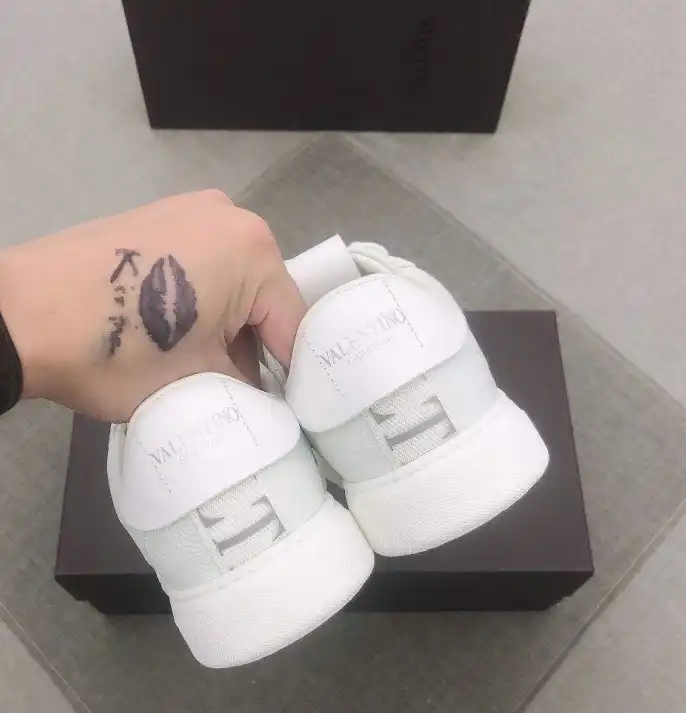 hype Valentino Sneakers