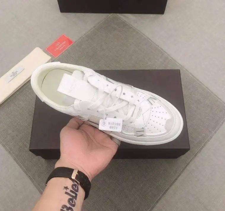 hype Valentino Sneakers