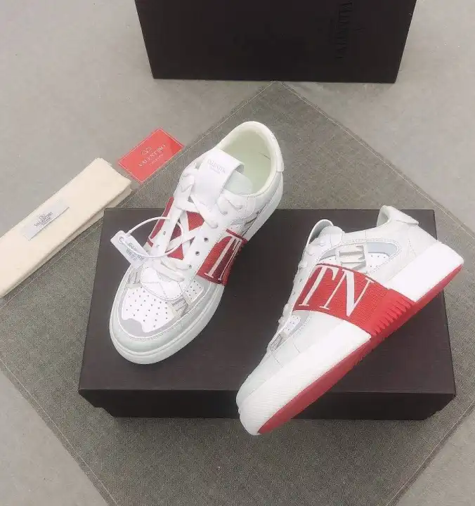 hype Valentino Sneakers