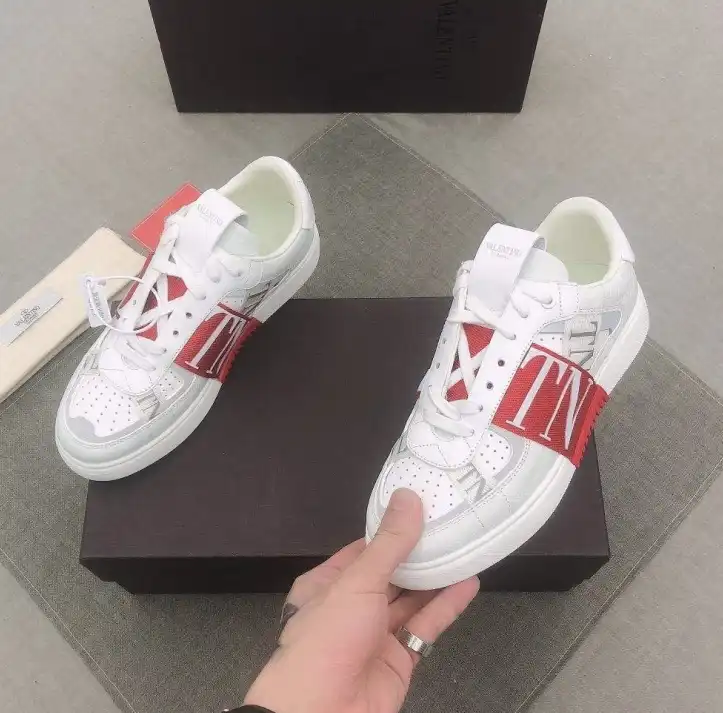 hype Valentino Sneakers