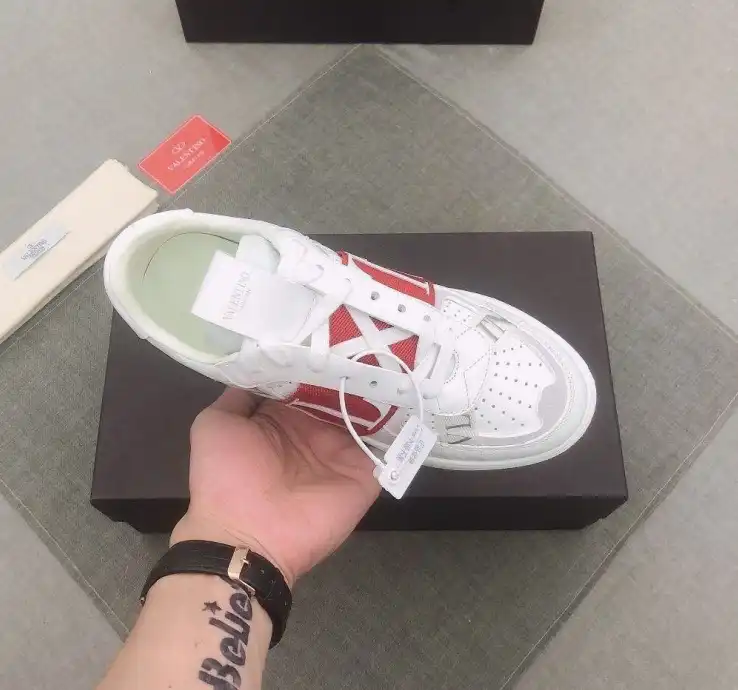 hype Valentino Sneakers