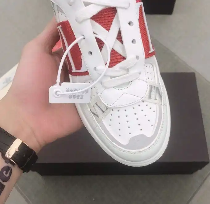 hype Valentino Sneakers