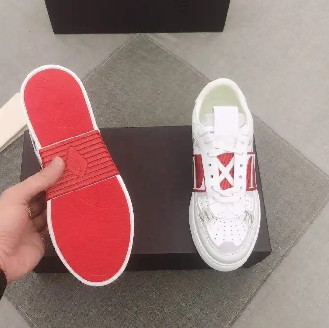 hype Valentino Sneakers