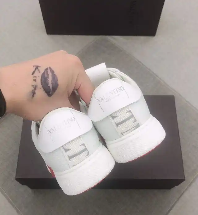 hype Valentino Sneakers