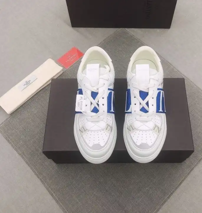 hype Valentino Sneakers