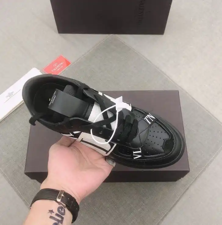 hype Valentino Sneakers