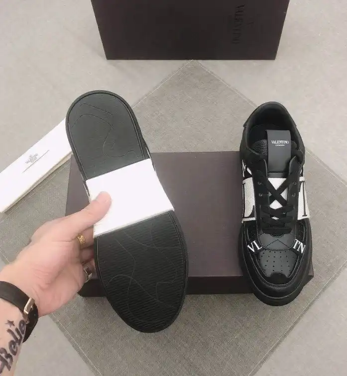 hype Valentino Sneakers