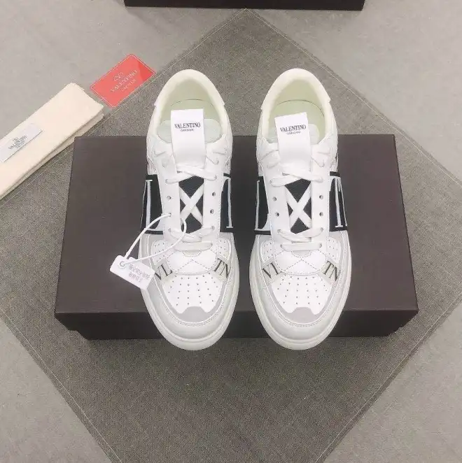 hype Valentino Sneakers