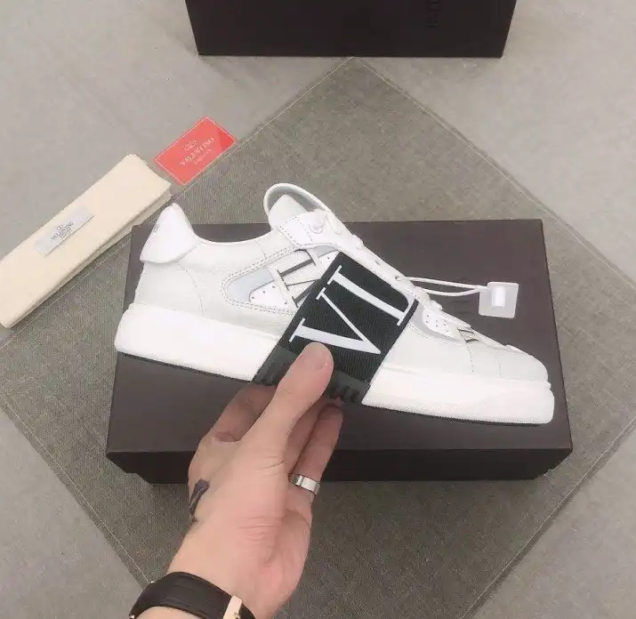 hype Valentino Sneakers