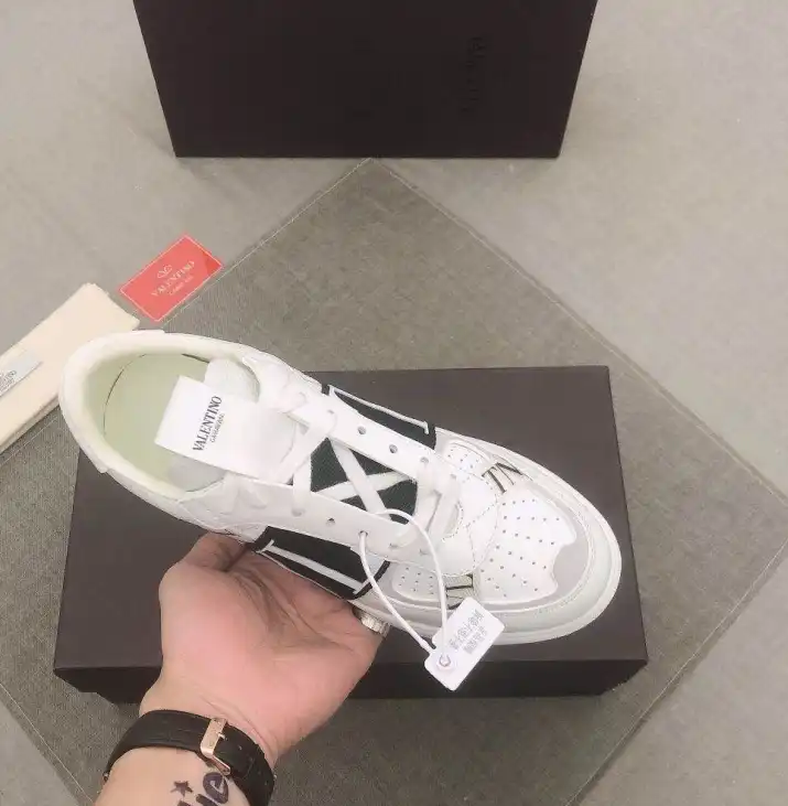 hype Valentino Sneakers