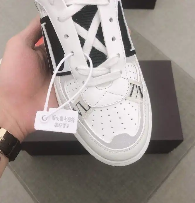 hype Valentino Sneakers