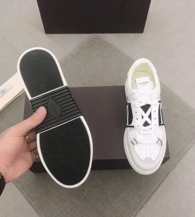 hype Valentino Sneakers