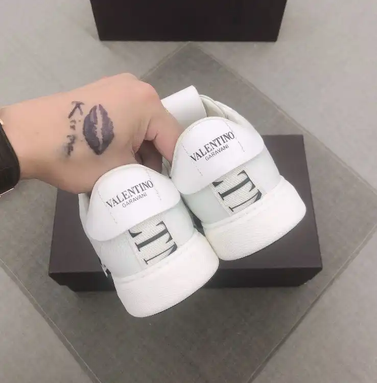 hype Valentino Sneakers