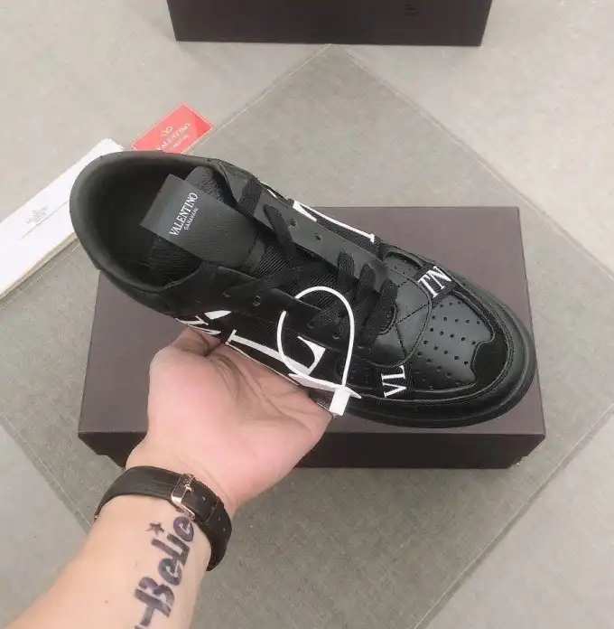 hype Valentino Sneakers