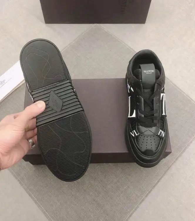 hype Valentino Sneakers