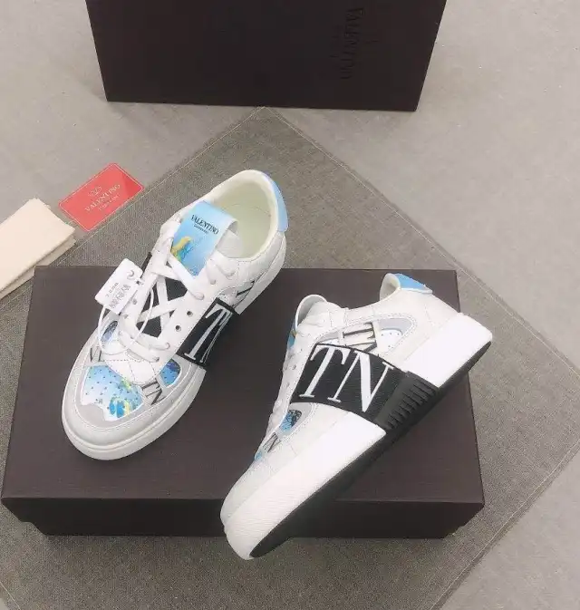 hype Valentino Sneakers