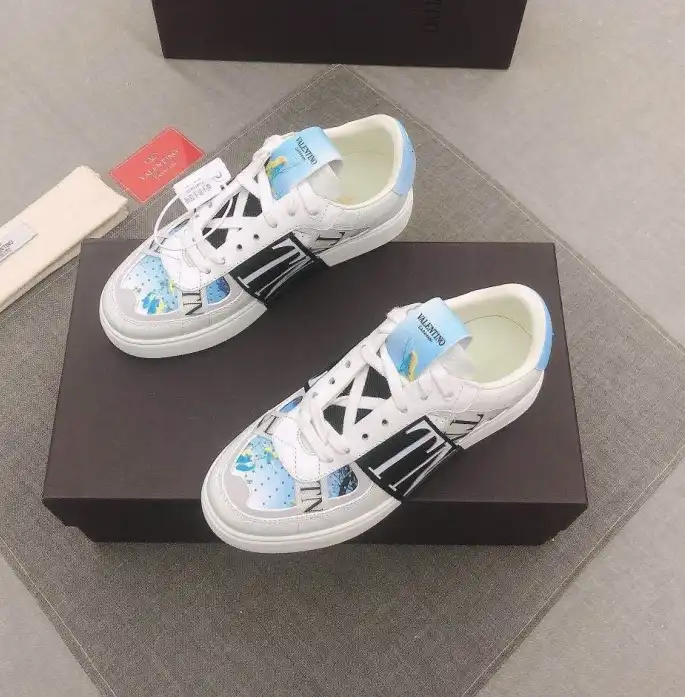 hype Valentino Sneakers