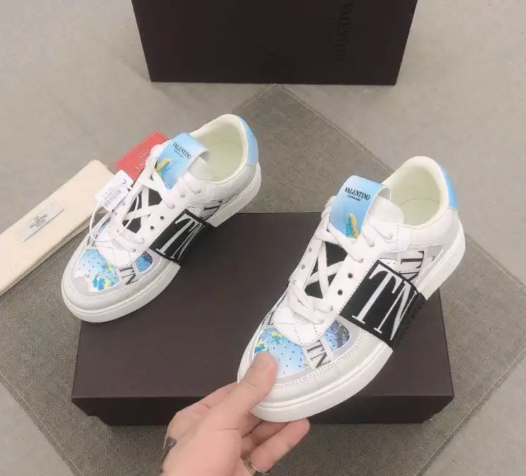 hype Valentino Sneakers