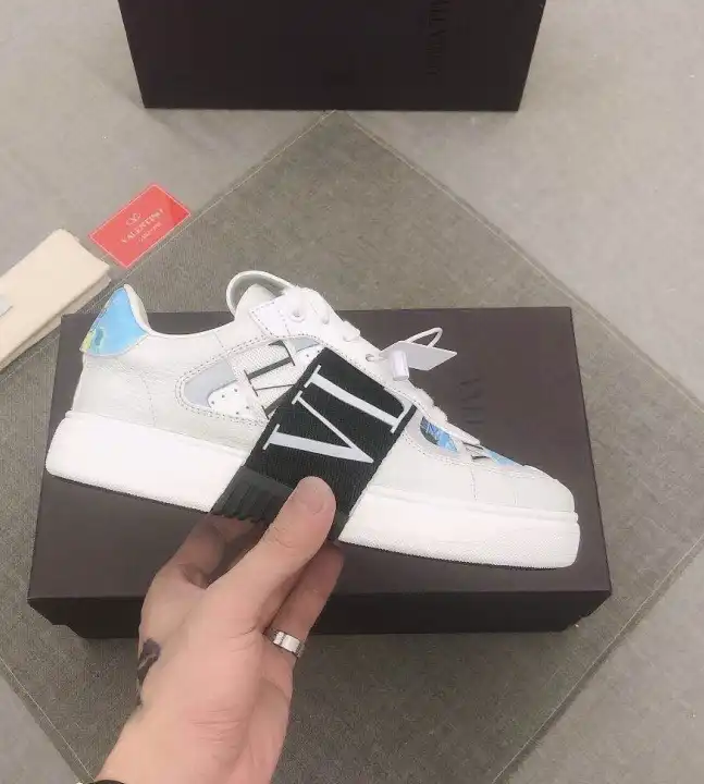 hype Valentino Sneakers