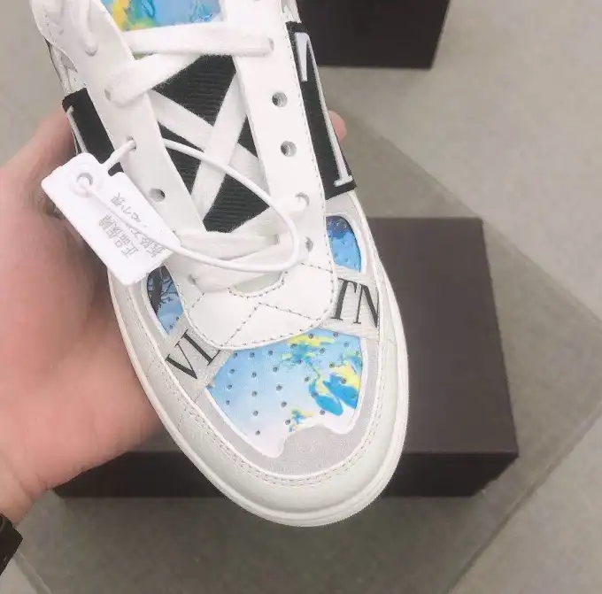 hype Valentino Sneakers