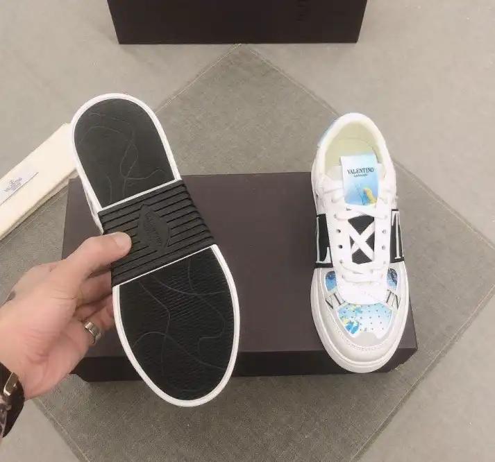 hype Valentino Sneakers