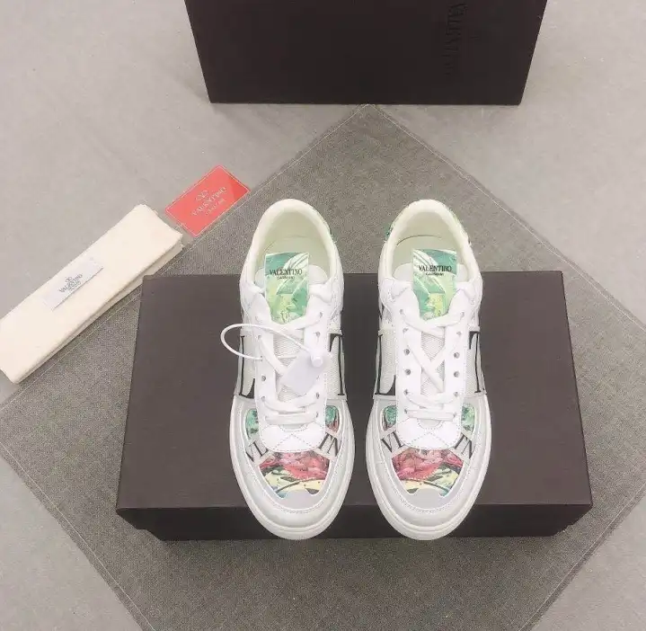 hype Valentino Sneakers