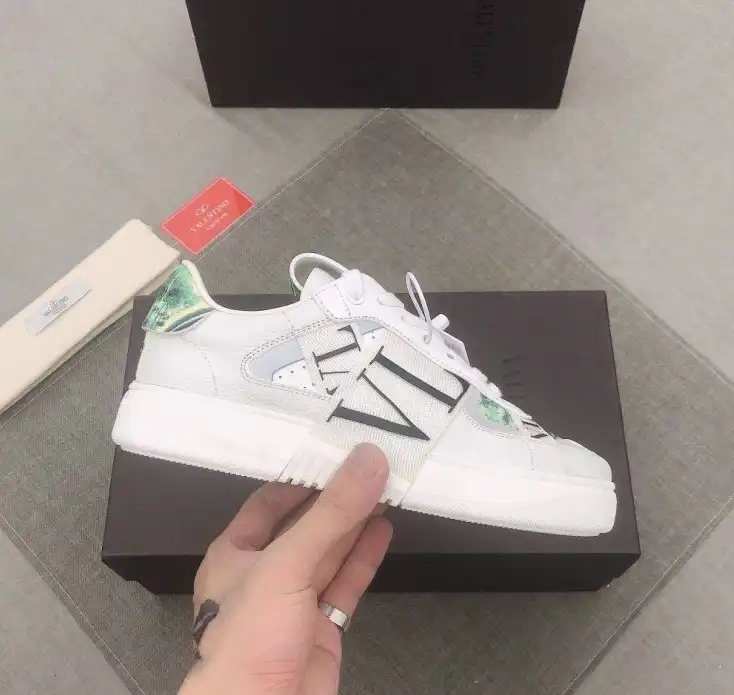 hype Valentino Sneakers