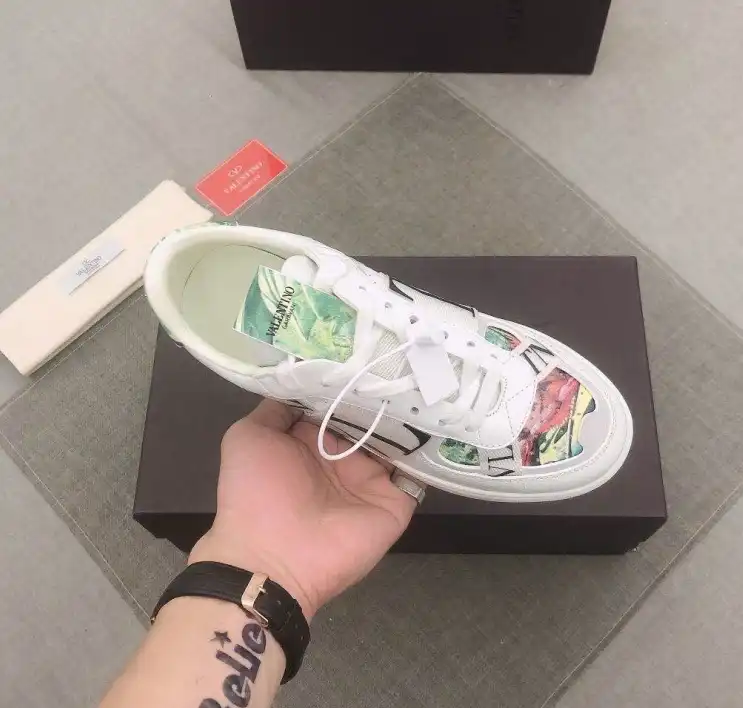 hype Valentino Sneakers