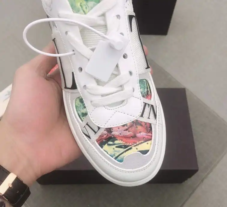 hype Valentino Sneakers