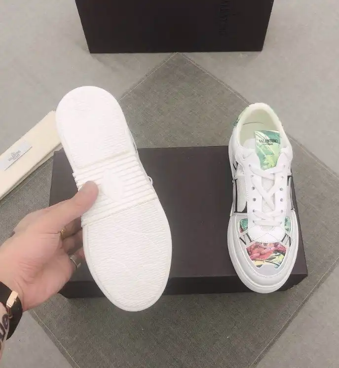 hype Valentino Sneakers