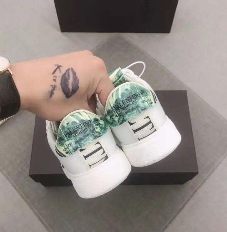 hype Valentino Sneakers