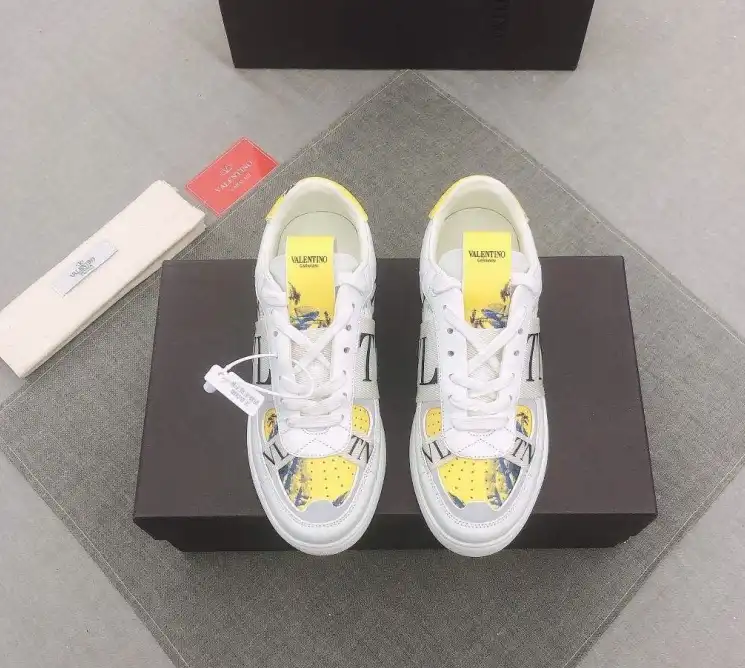 hype Valentino Sneakers