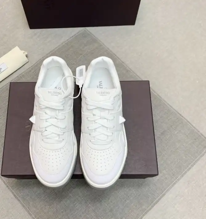 hype Valentino Sneakers