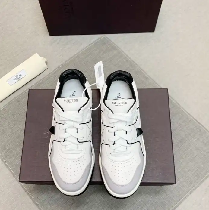 hype Valentino Sneakers