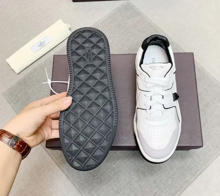 hype Valentino Sneakers