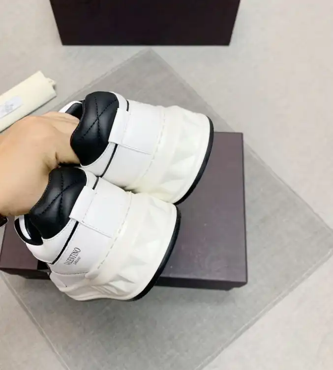 hype Valentino Sneakers