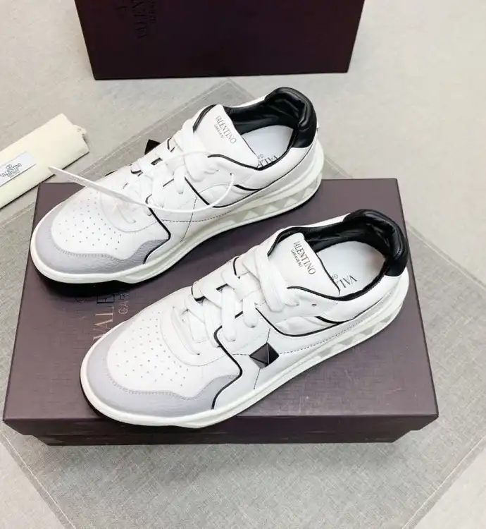 hype Valentino Sneakers