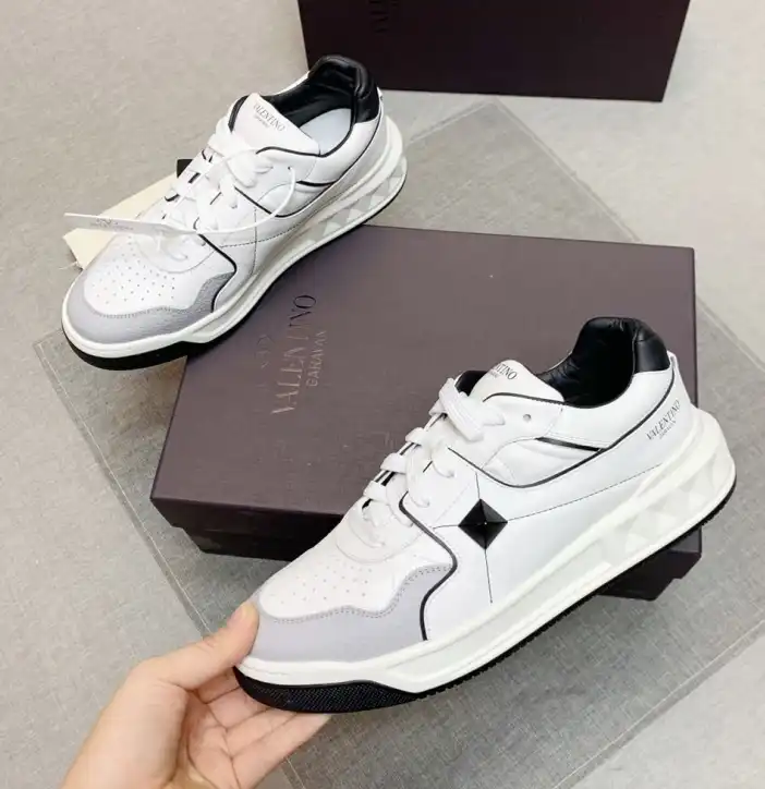 hype Valentino Sneakers