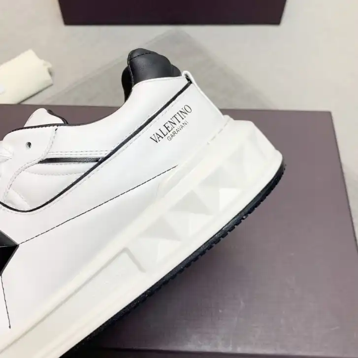 hype Valentino Sneakers