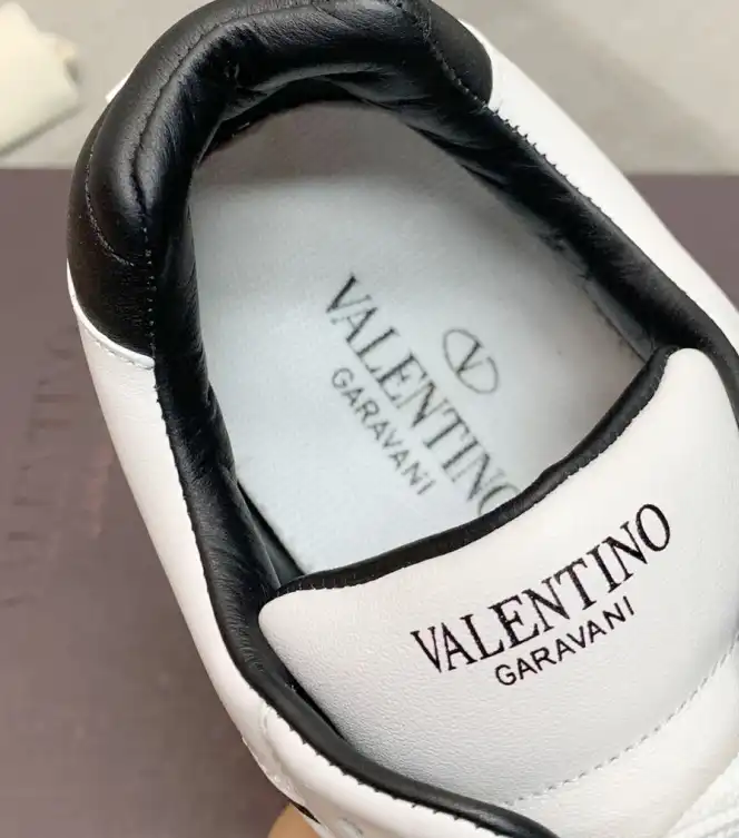 hype Valentino Sneakers