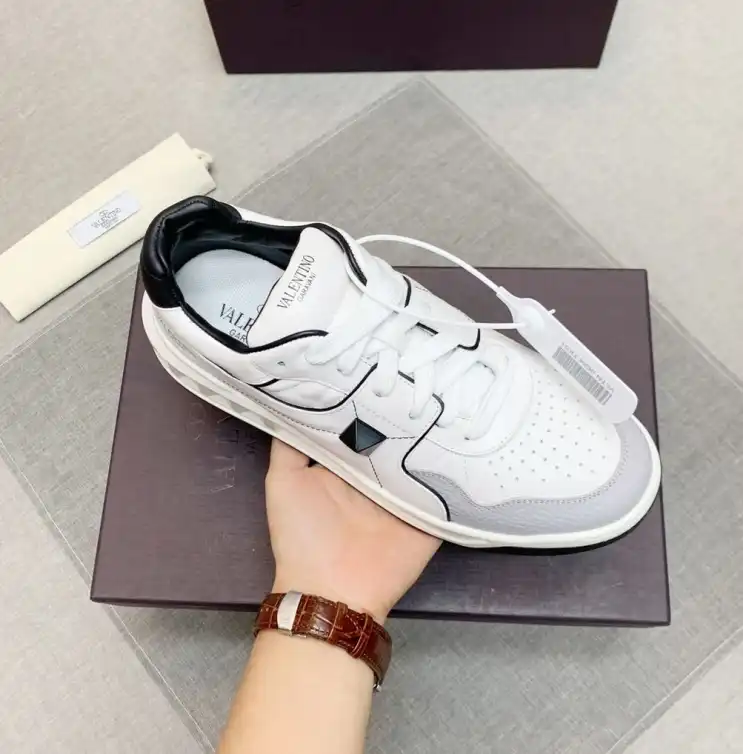 hype Valentino Sneakers