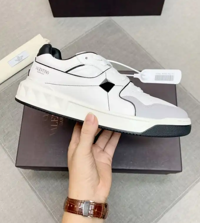 hype Valentino Sneakers