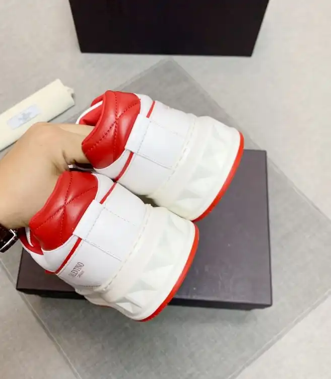 hype Valentino Sneakers