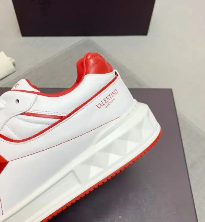 hype Valentino Sneakers