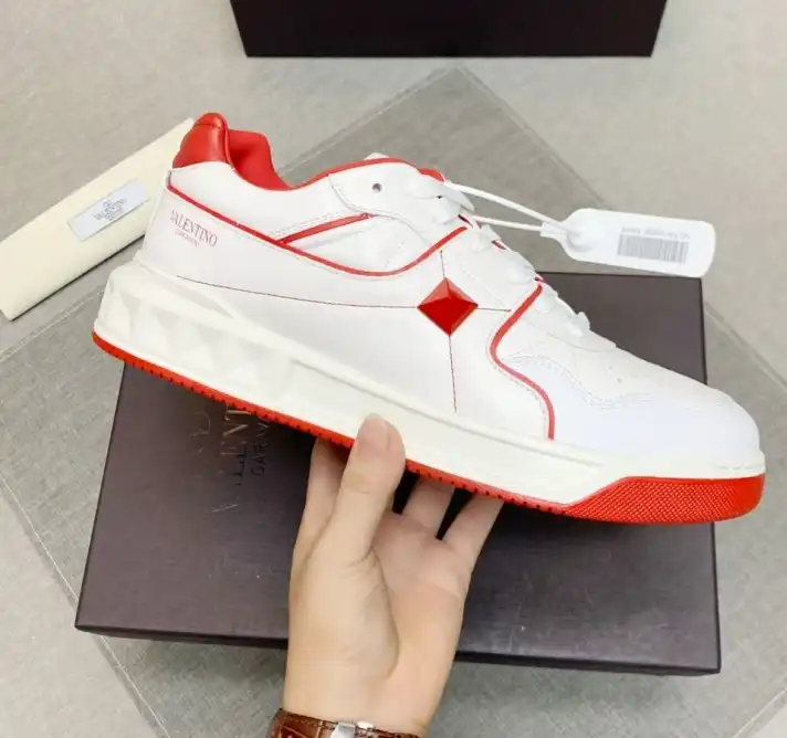 hype Valentino Sneakers