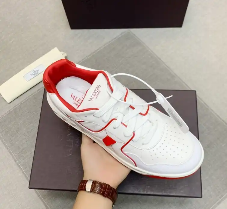 hype Valentino Sneakers