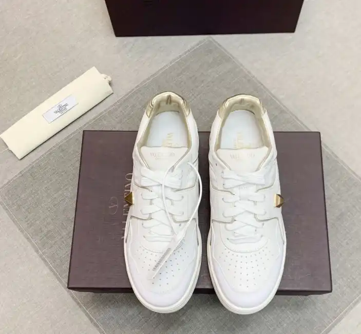 hype Valentino Sneakers