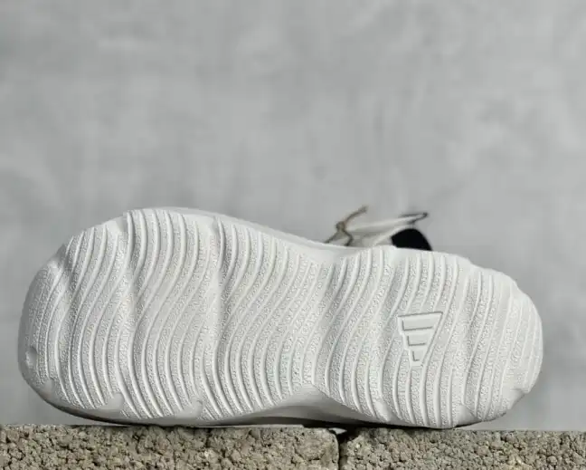 hype Adidas slippers