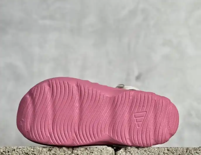 hype Adidas slippers